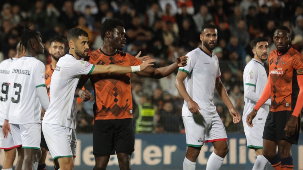 قطار الدوري المغربي يستأنف مسيره بمباريات نارية في قمة الترتيب