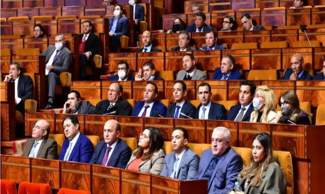 فريق الأحرار يُثمن تجاوز اختلالات الحكومات السابقة في قطاعي الماء والصحة