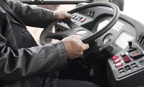 قيوح يُحقِّق في تهور سائق حافلة للنقل العمومي