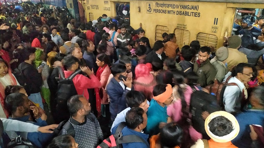 الهند.. 18 قتيلا نتيجة التدافع في محطة قطارات