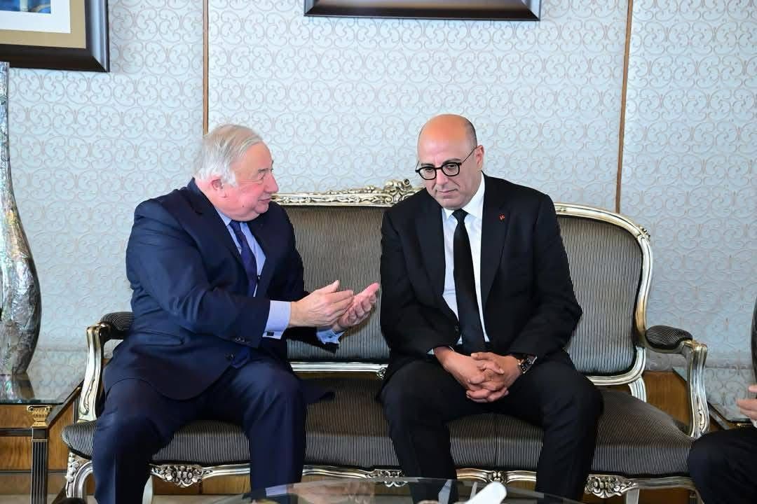 قبل التوجه للصحراء المغربية.. رئيس مجلس الشيوخ الفرنسي يستهل زيارته للمغرب بلقاء ولد الرشيد