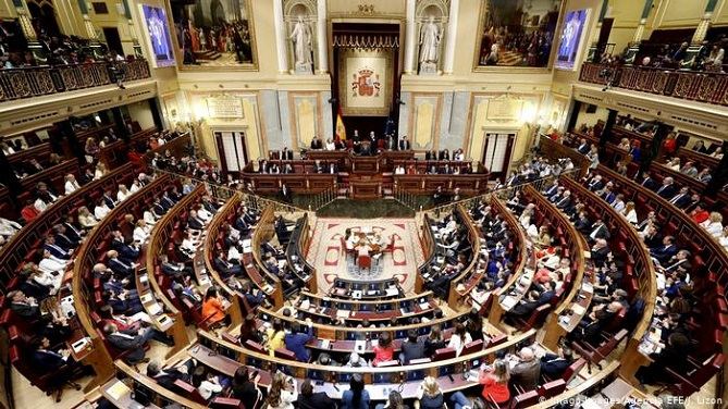 ضمنهم مغاربة.. مقترح على طاولة الكونغرس الإسباني لتسوية وضعية المهاجرين