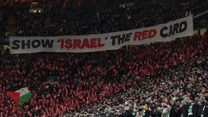 “بطاقة حمراء لإسرائيل”.. حملة دعم لفلسطين تجتاح ملاعب أوروبية