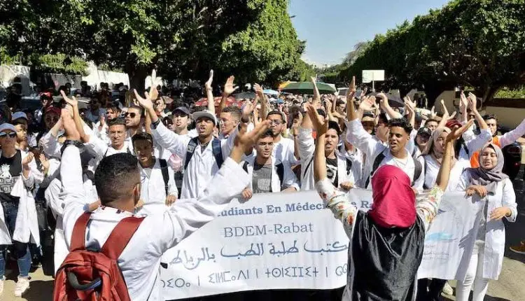 طلبة الطب والصيدلة يطالبون بلقاء التهراوي وميداوي تفاديا للاحتقان