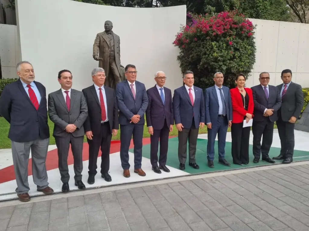 بووانو يستعرض نجاح الزيارة البرلمانية إلى المكسيك وعزل دعم الانفصال