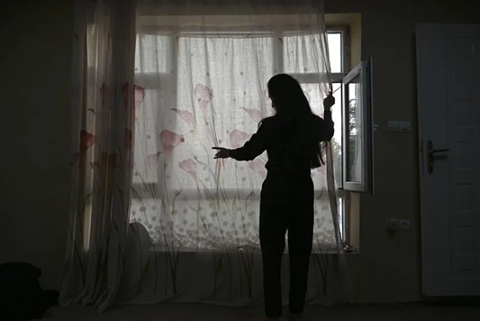 مركز: تثمين العمل المنزلي يُنصِف المرأة ويجب احتسابه في الناتج الداخلي