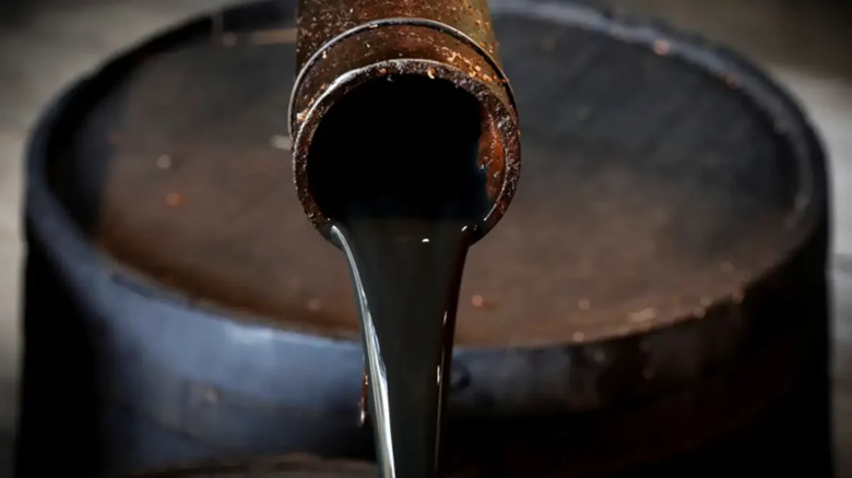 حرب الرسوم الجمركية تُخفّض أسعار النفط