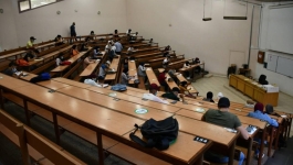 طلبة موظفون ضد “تسليع” التعليم العالي: صوتوا لمن يتبنى المَجَّانية
