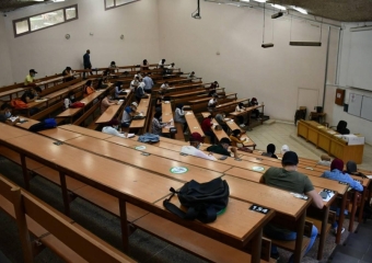 “فوضى” الماسترات.. التوقيت الميسر يشعل الخلاف بين الوزارة ومنسقي الشعب