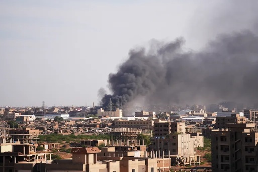 الجيش السوداني يستهدف القصر الرئاسي