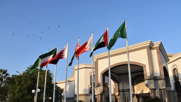توقعات بأداء إيجابي للاقتصادات العربية في 2025