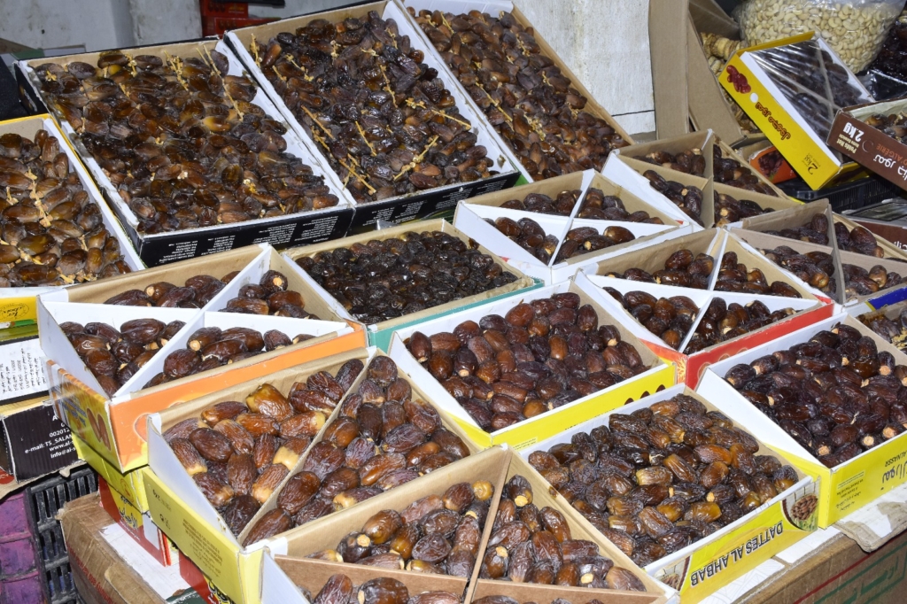 سوق واندو.. قبلة الفاسيين لاقتناء مختلف أصناف التمور في رمضان