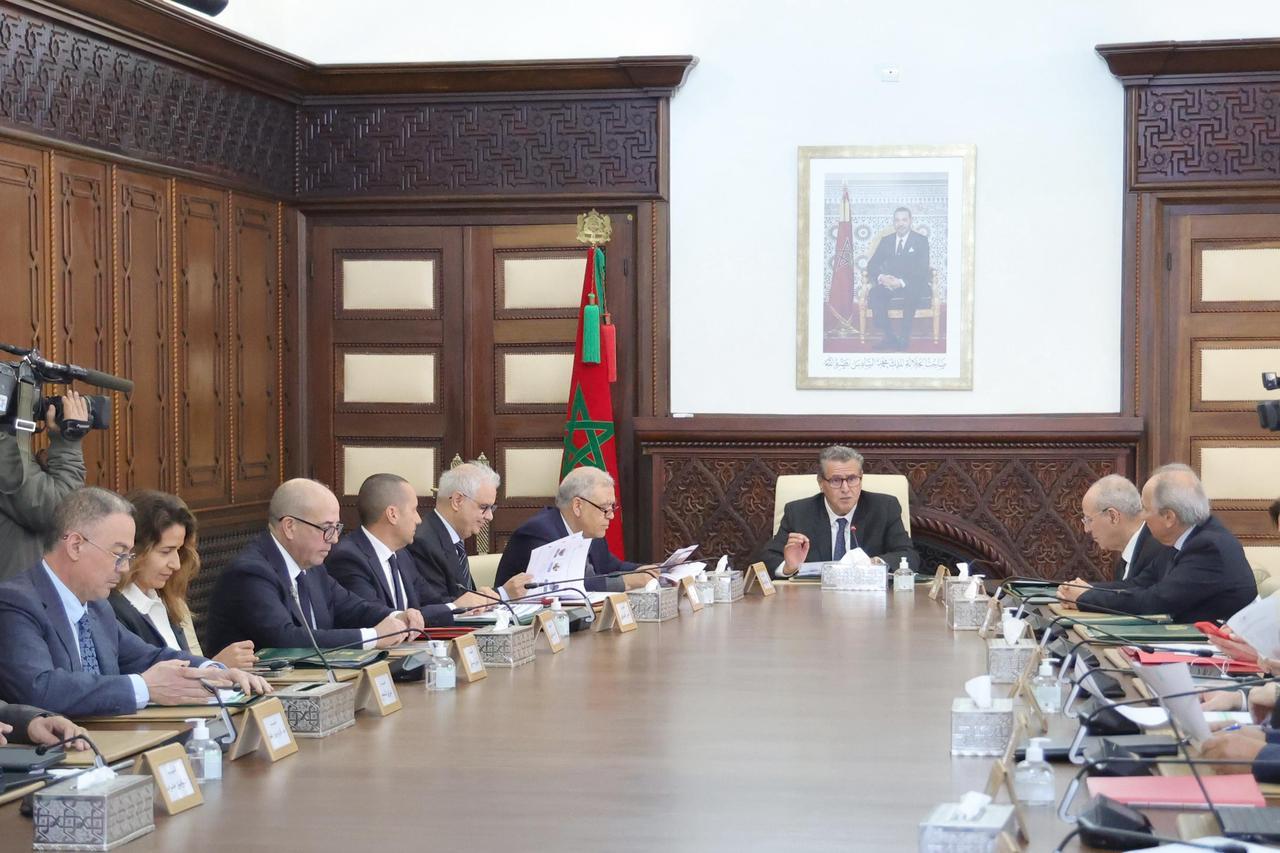 أخنوش يدعو لمواكبة أسر الخيام ورفع مستوى النجاعة لتجاوز مخلفات الزلزال