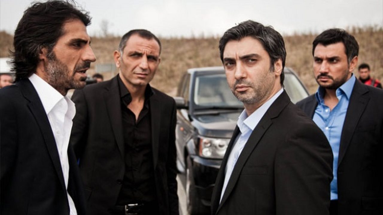 وفاة مخرج وسيناريست مسلسل “وادي الذئاب”