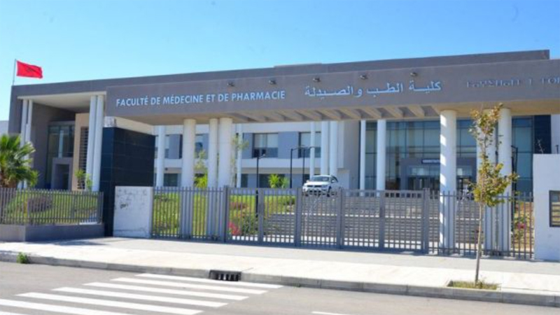 طلبة طب الأسنان يواصلون الإضراب ويدعون المسؤولين لاستخلاص العبر