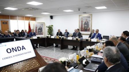 وزير النقل يشكو غلاء ورداءة التغذية بالمطارات