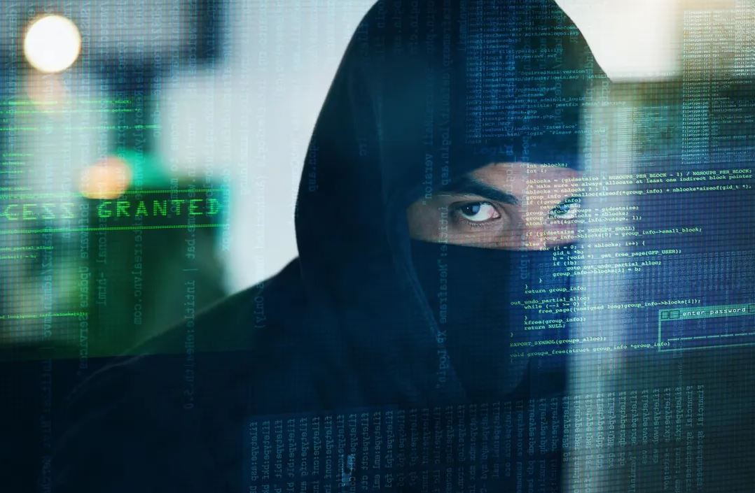 خبير يُعدّد أسباب اختراق مواقع مغربية ويؤكد أن الهجمات “حرب سيبرانية”