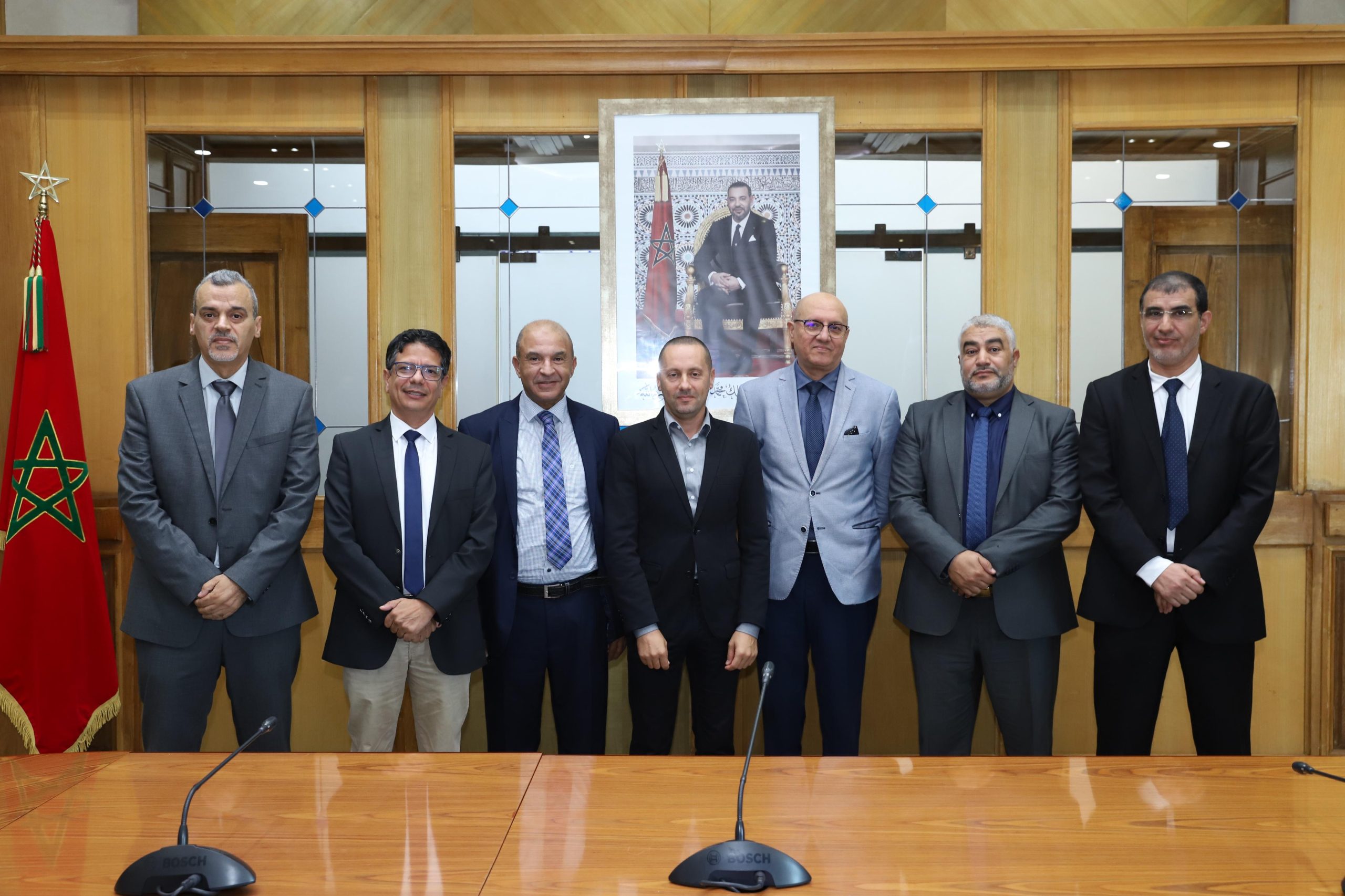 الحكومة تستجيب لمطالب النقابات وتحافظ على مركزية أجور موظفي الصحة
