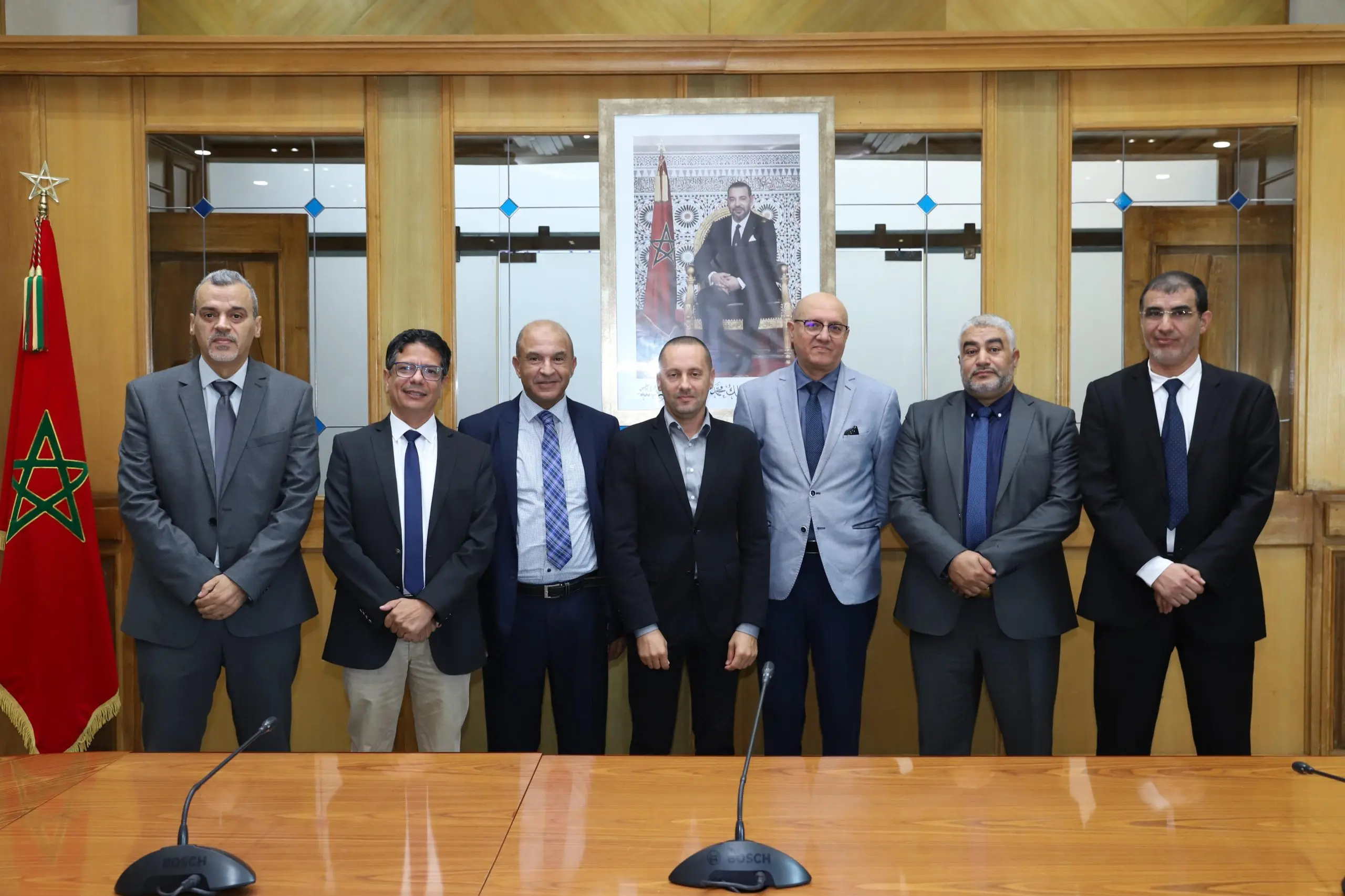 الحكومة تستجيب لمطالب النقابات وتحافظ على مركزية أجور موظفي الصحة
