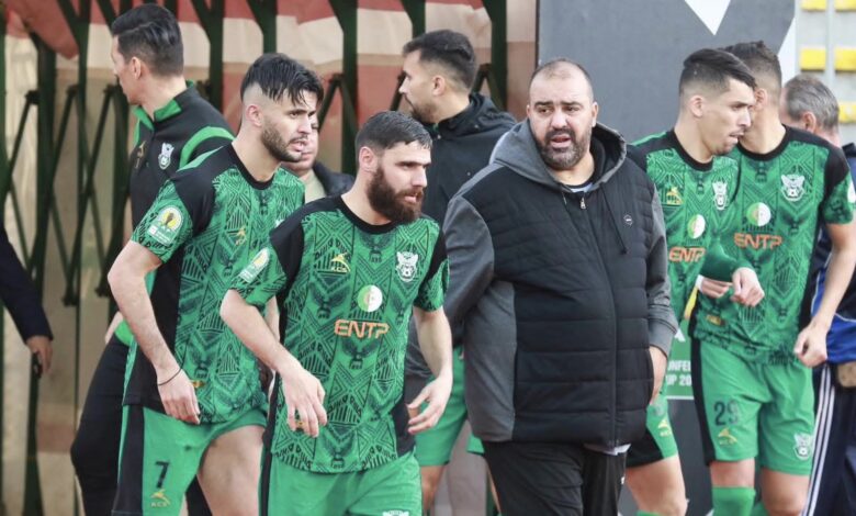 “سنافر” قسنطينة يتسلحون بـ”العزلة” قبل السفر للمغرب لمواجهة نهضة بركان