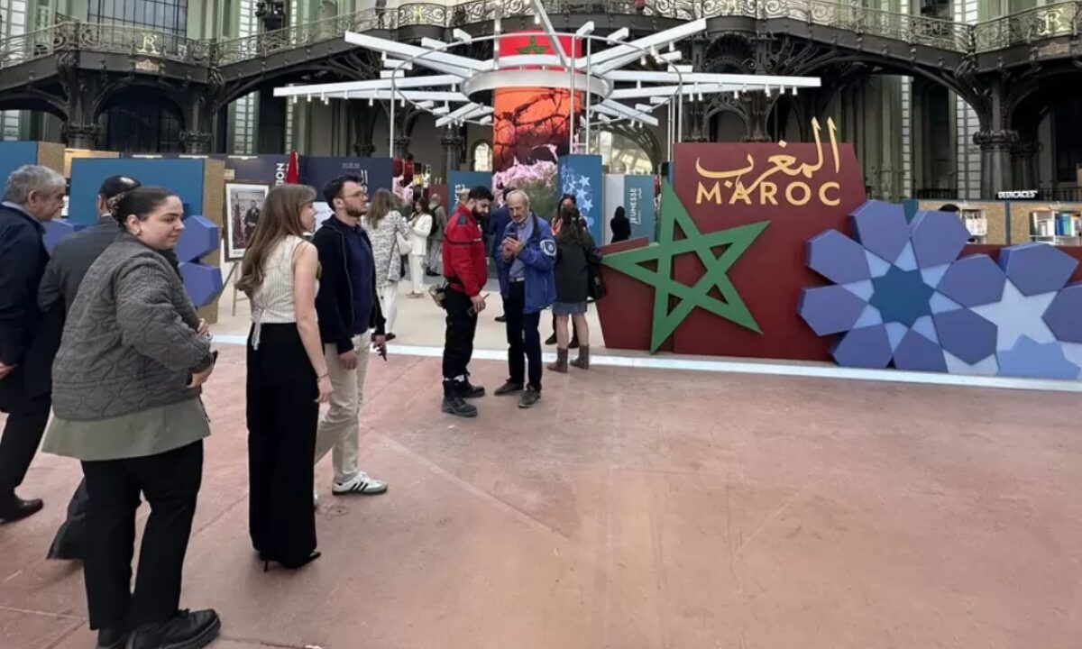 حضور أكثر من 50 كاتبا مغربيا بمهرجان باريس للكتاب