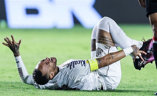 نيمار يصاب في أول مشاركة له كأساسي مع سانتوس