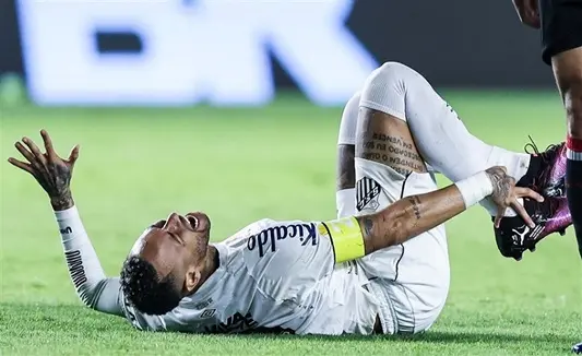نيمار يصاب في أول مشاركة له كأساسي مع سانتوس