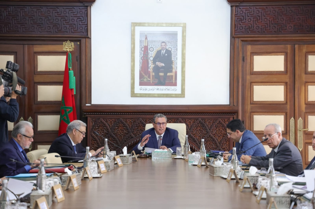 الحكومة تفتح اعتمادات مالية إضافية للحفاظ على أسعار الماء والكهرباء