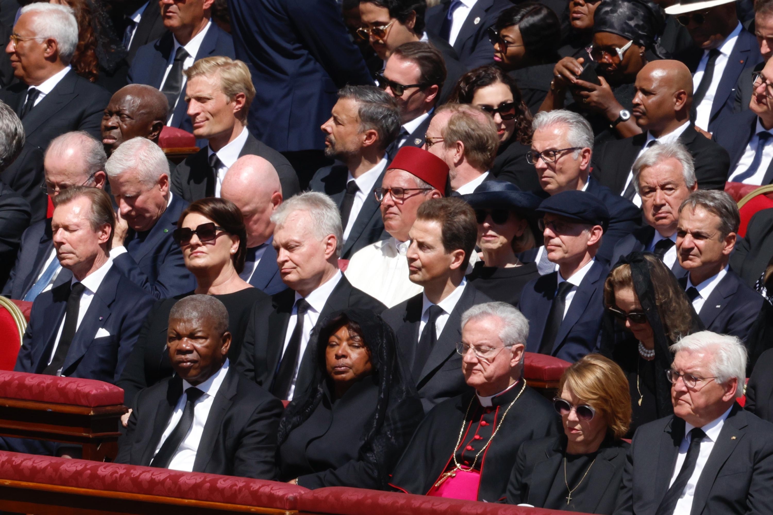 أخنوش يمثل أمير المؤمنين في مراسم جنازة البابا فرانسوا