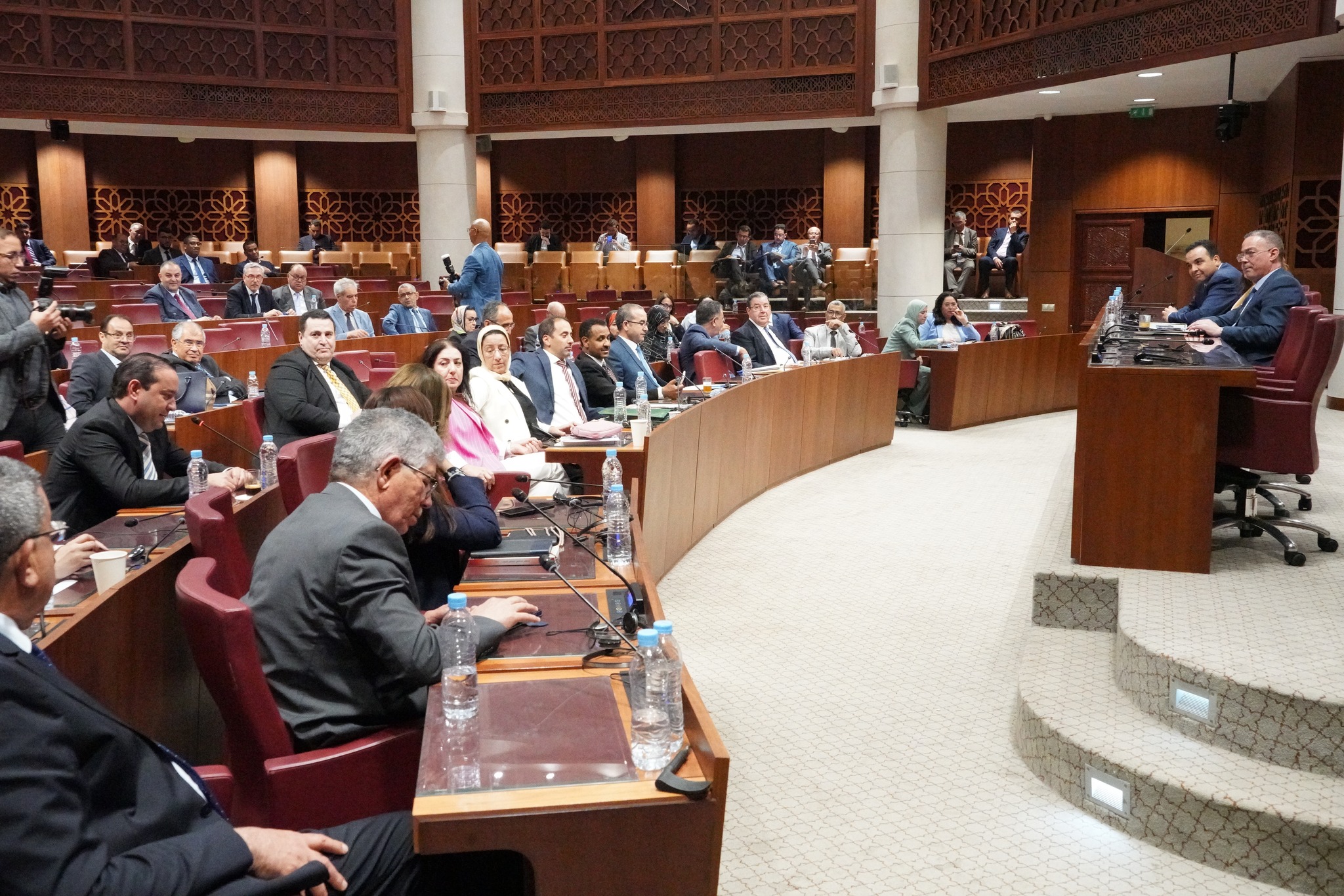 “حرمان” المعارضة من مناقشة تفاصيل الاعتمادات الإضافية يثير الجدل