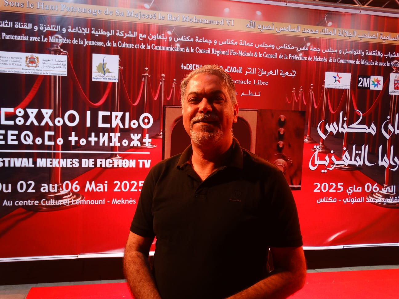 الصديق مكوار يهاجم التفاهة الرقمية ويبرر احتكار الوجوه بجودة الأداء