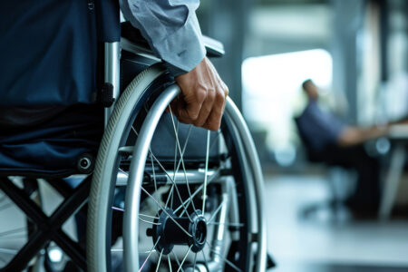 ذوو الاحتياجات الخاصة يستعجلون تفعيل امتيازات بطاقة الإعاقة