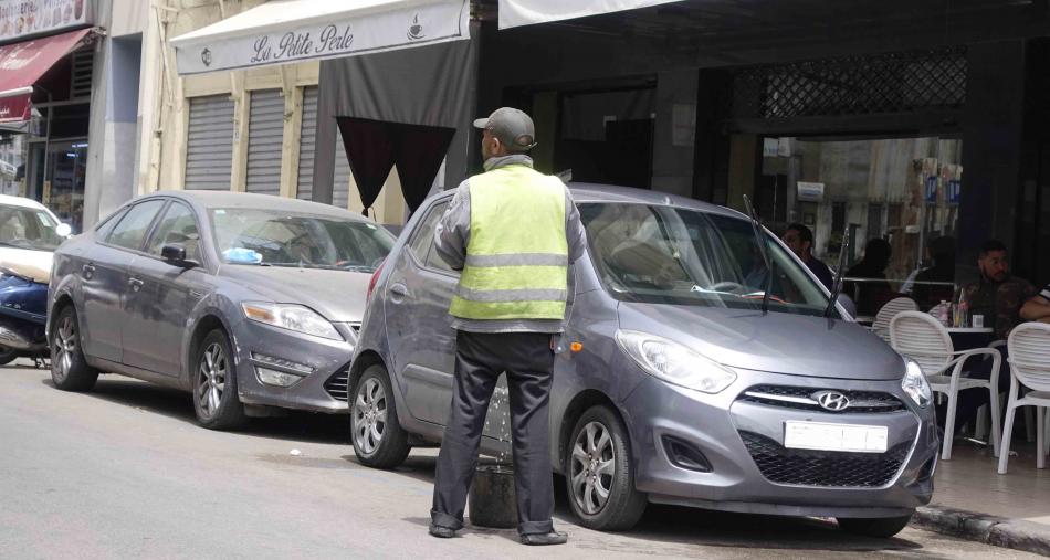 تسعيرة حراسة السيارات بالدار البيضاء بين درهمين و3 بعد تقنينها