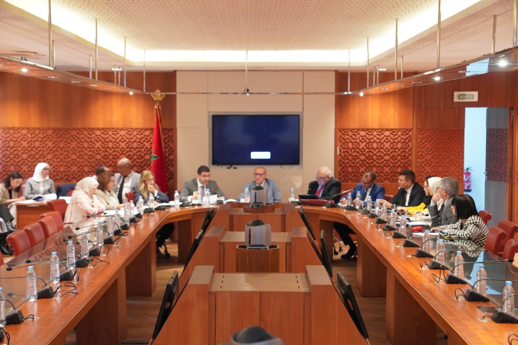 المعارضة تنتقد التضييق على الصحافة واستغلال الإعلام العمومي بالترويج الانتخابوي