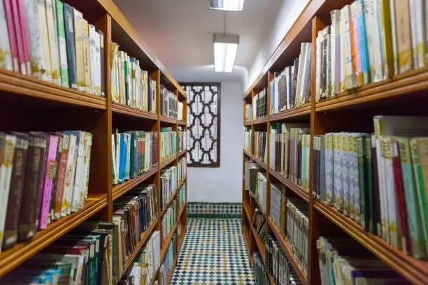 هَجْر الطلبة للمكتبات وهيمنة “البوليكوبات” على الدرس الجامعي يسائل ميداوي