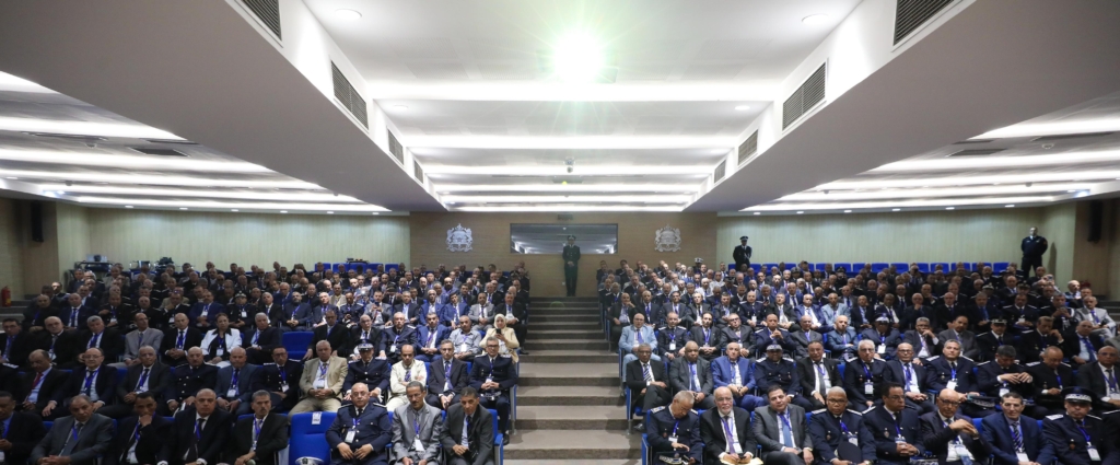 حموشي يسلم شرطيين ممارسين ومتقاعدين أوسمة ملكية