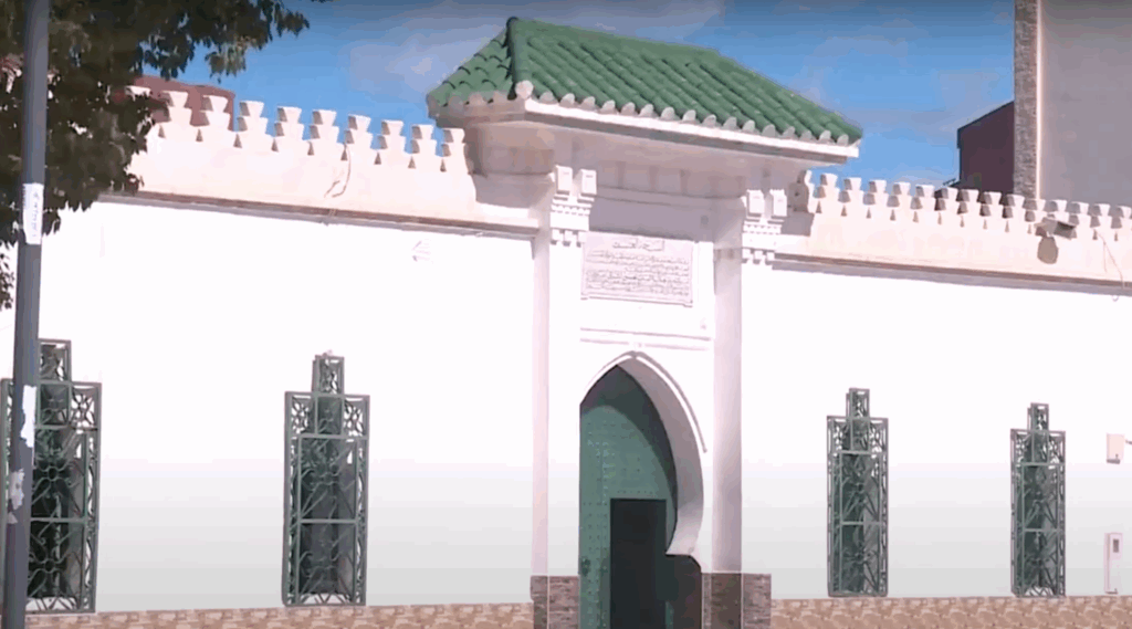 المسجد العتيق.. ذاكرة الحسيمة ومنارتها الروحية لأكثر من 90 عاما
