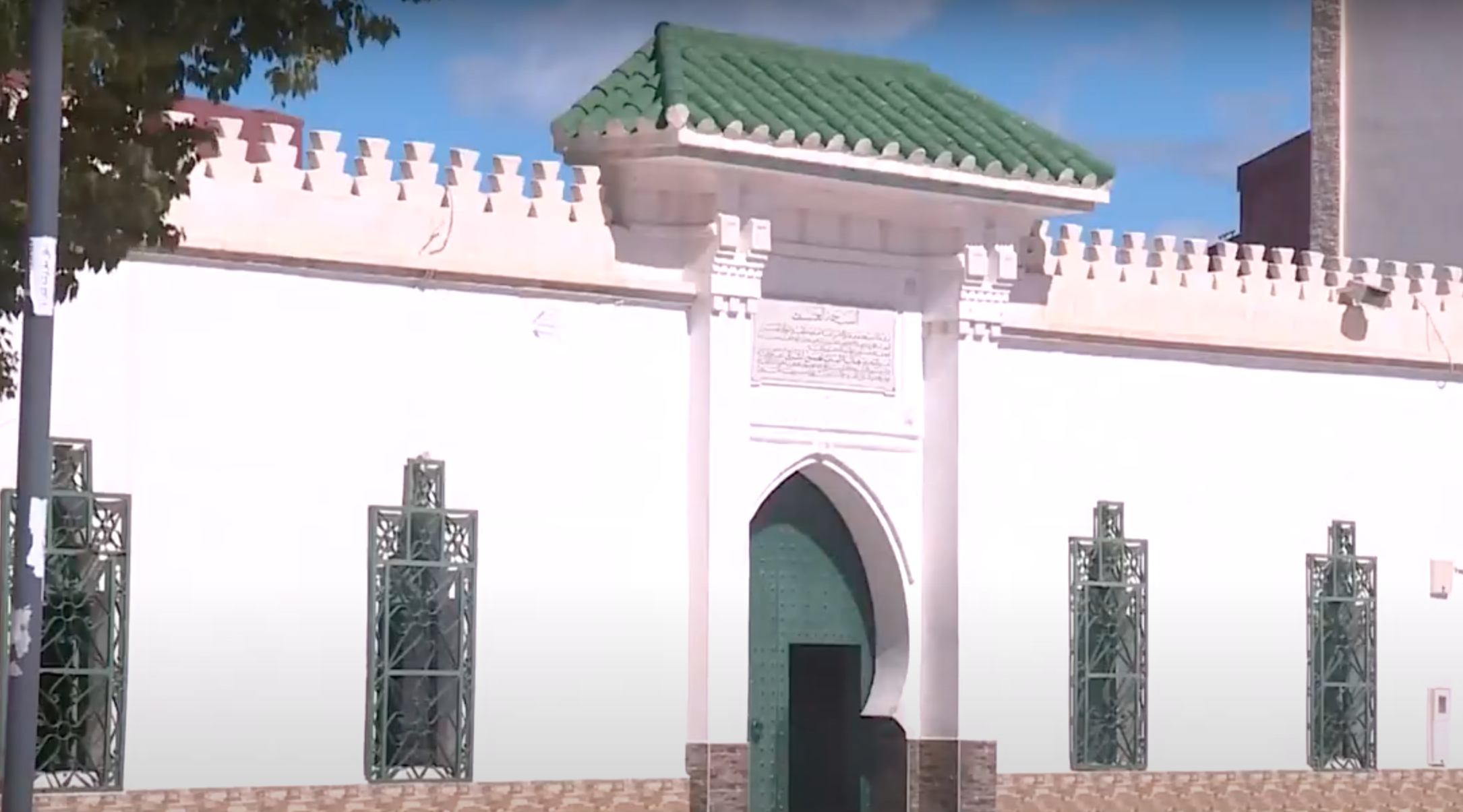 المسجد العتيق.. ذاكرة الحسيمة ومنارتها الروحية لأكثر من 90 عاما