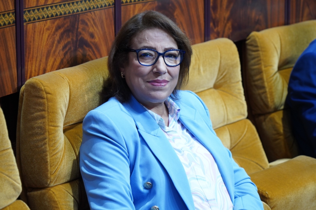إلغاء عقود واستبدالها بصفقات “على المقاس” يسائل التهراوي