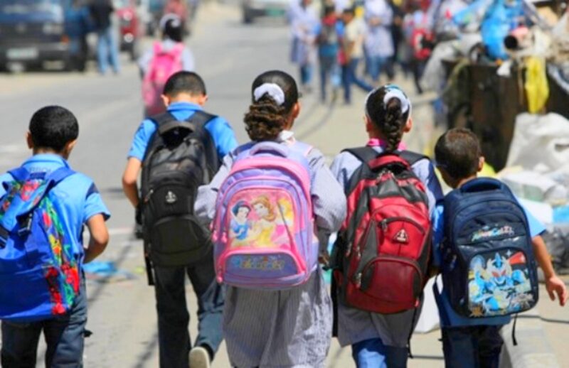 برادة يدافع عن تعويض “مليون محفظة” بالدعم المباشر للأطفال المتمدرسين