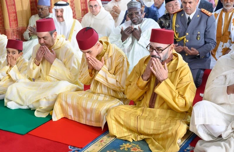 الملك يؤدي صلاة عيد الأضحى بتطوان