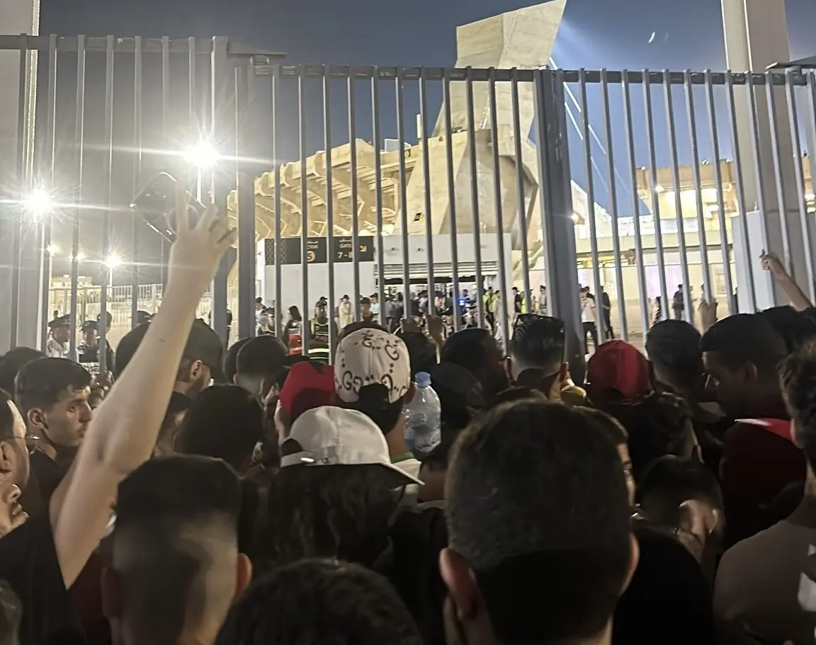 فوضى تنظيمية تظلل فوز الأسود في أول اختبار لملعب فاس