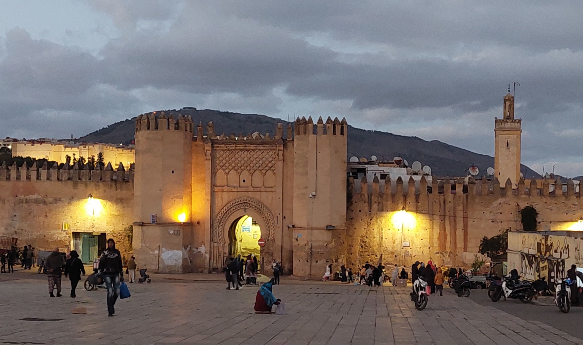 “ذا تلغراف”: فاس مدينة تفوح بالتاريخ والروحانية