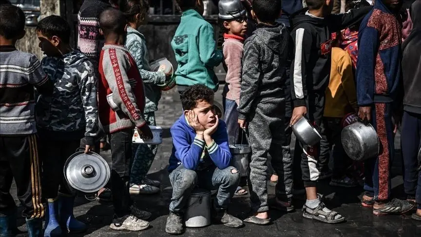 أطفال غزة.. عمل شاق تحت وطأة التجويع والإبادة الإسرائيلية