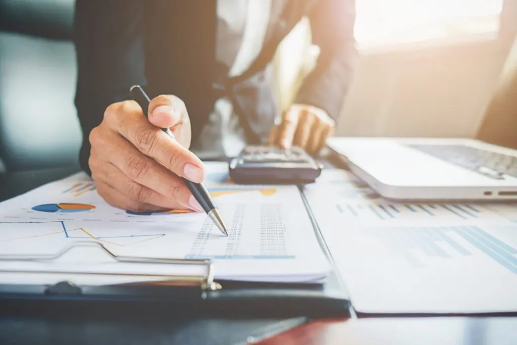 ديون الأسر الكورية تفوق دخلها بـ1.7 مرة