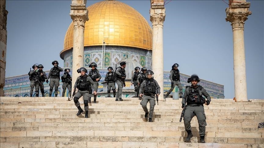 إسرائيل تمنع آلاف الفلسطينيين من أداء صلاة الجمعة بالأقصى