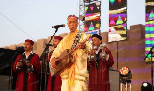 مهرجان كناوة.. منصة مولاي الحسن على إيقاع حوار الكمبري والعود والأفروبيتس