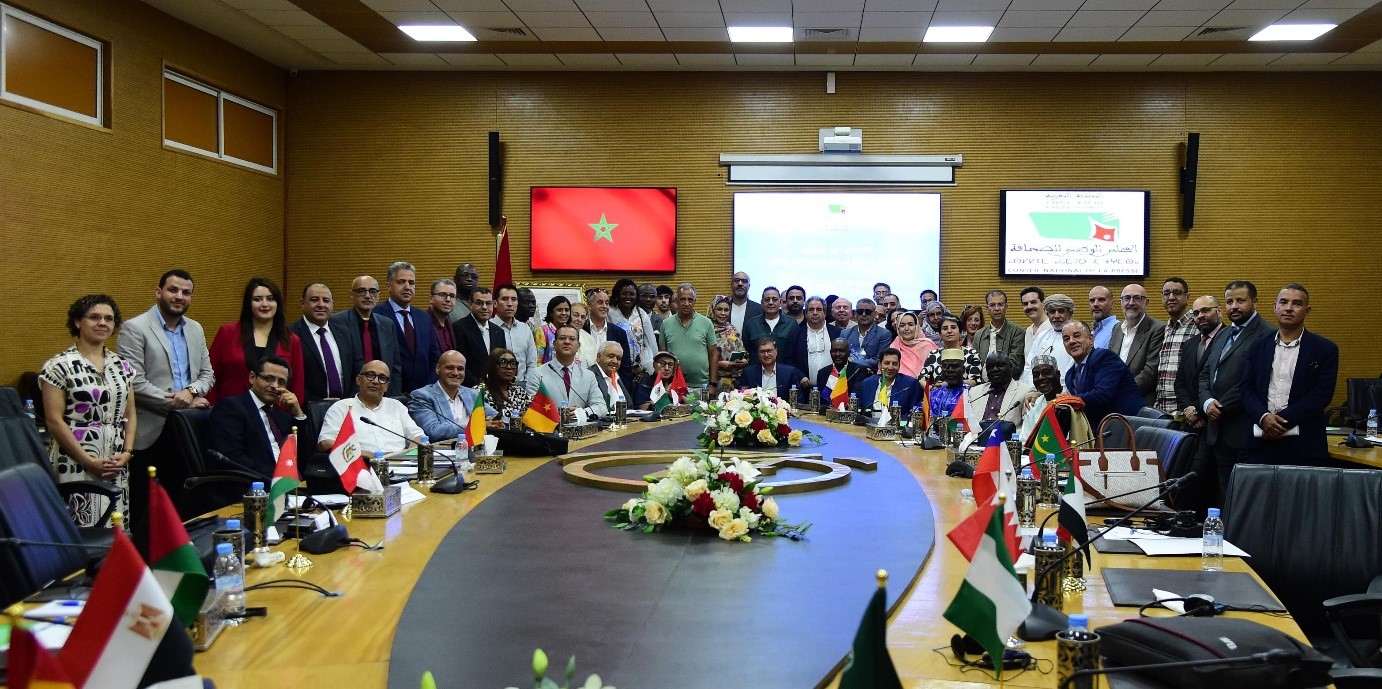 إعلان الداخلة يوصي بإحداث منصة دولية لمواجهة التضليل ومأسسة التربية الإعلامية