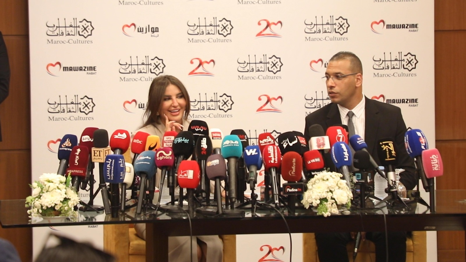 حسون تلمّح إلى دوافع سياسية وراء إلغاء حفل لمجرد وتتحاشى أحلام