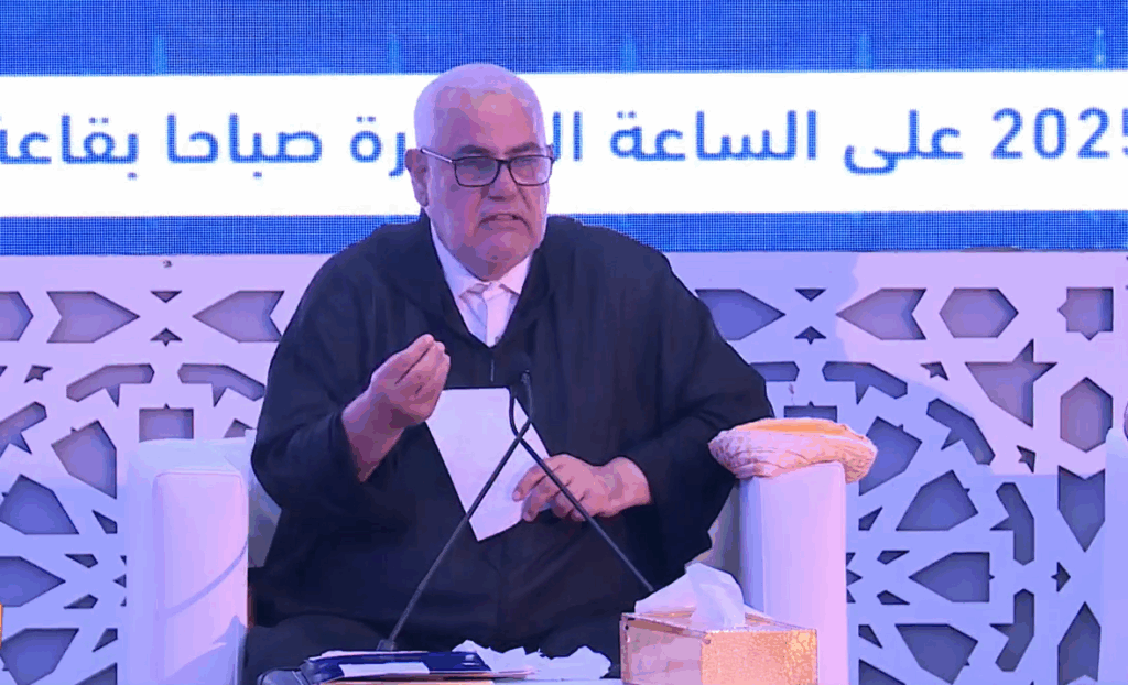 بنكيران يرفض تحويل اسم الملك لعلامة “قف” ويهاجم داعمي التطبيع